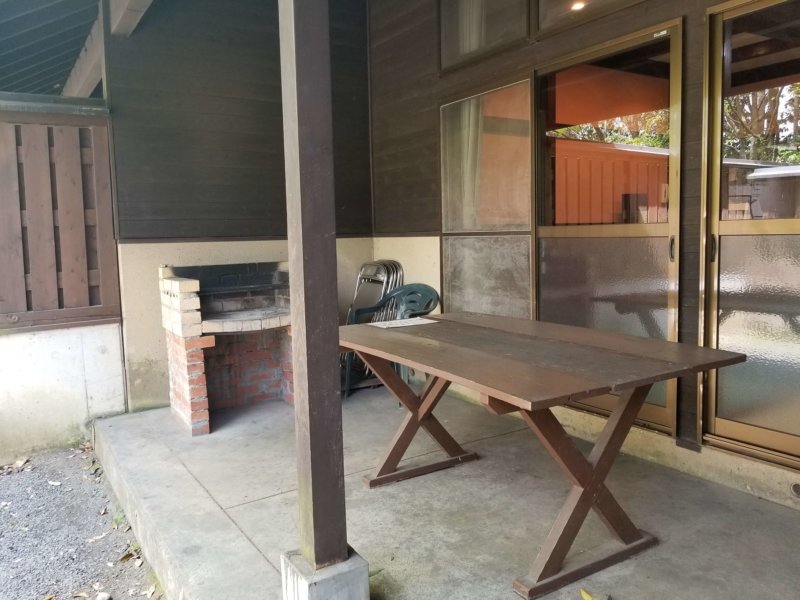 三日月の滝温泉キャンプ場（ロッジ風宿泊棟のテラス）