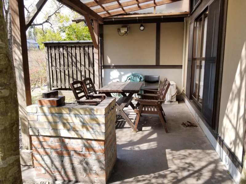 三日月の滝温泉キャンプ場（一戸建て宿泊棟のテラス）