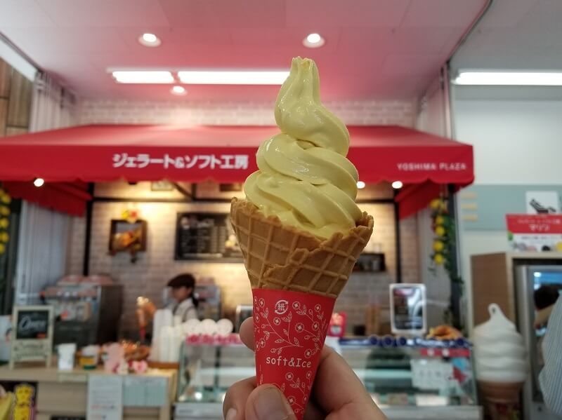 うどん県と淡路島 3泊4日のキャンプ旅行記（与島PAでソフトクリームを食べる）