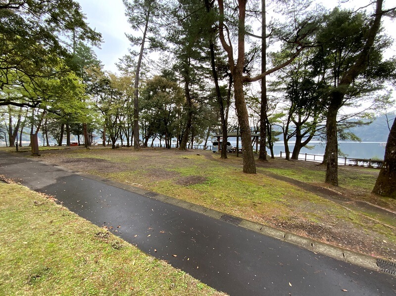 【御池キャンプ村】湖畔沿いのO(オオルリ)サイト