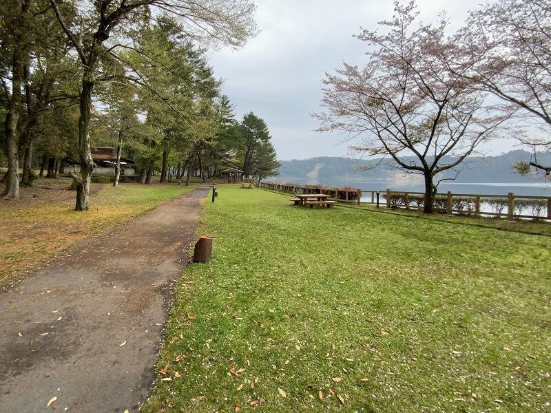 【御池キャンプ村】湖畔沿いのY(ヤイロチョウ)サイト