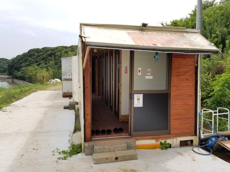 西海橋オートキャンプ場 第2・第3サイト近くのトイレ